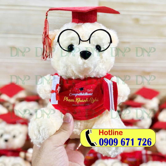 Sản xuất gấu bông tốt nghiệp in tên theo yêu cầu